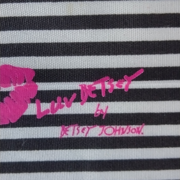 Betsey Johnson wallet with a shoulder strap - Picture 3 of 4